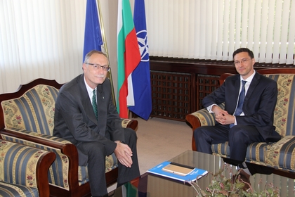 За националната система за убежище и закрила разговаряха министър Митов и представителят на ВКБООН в България
